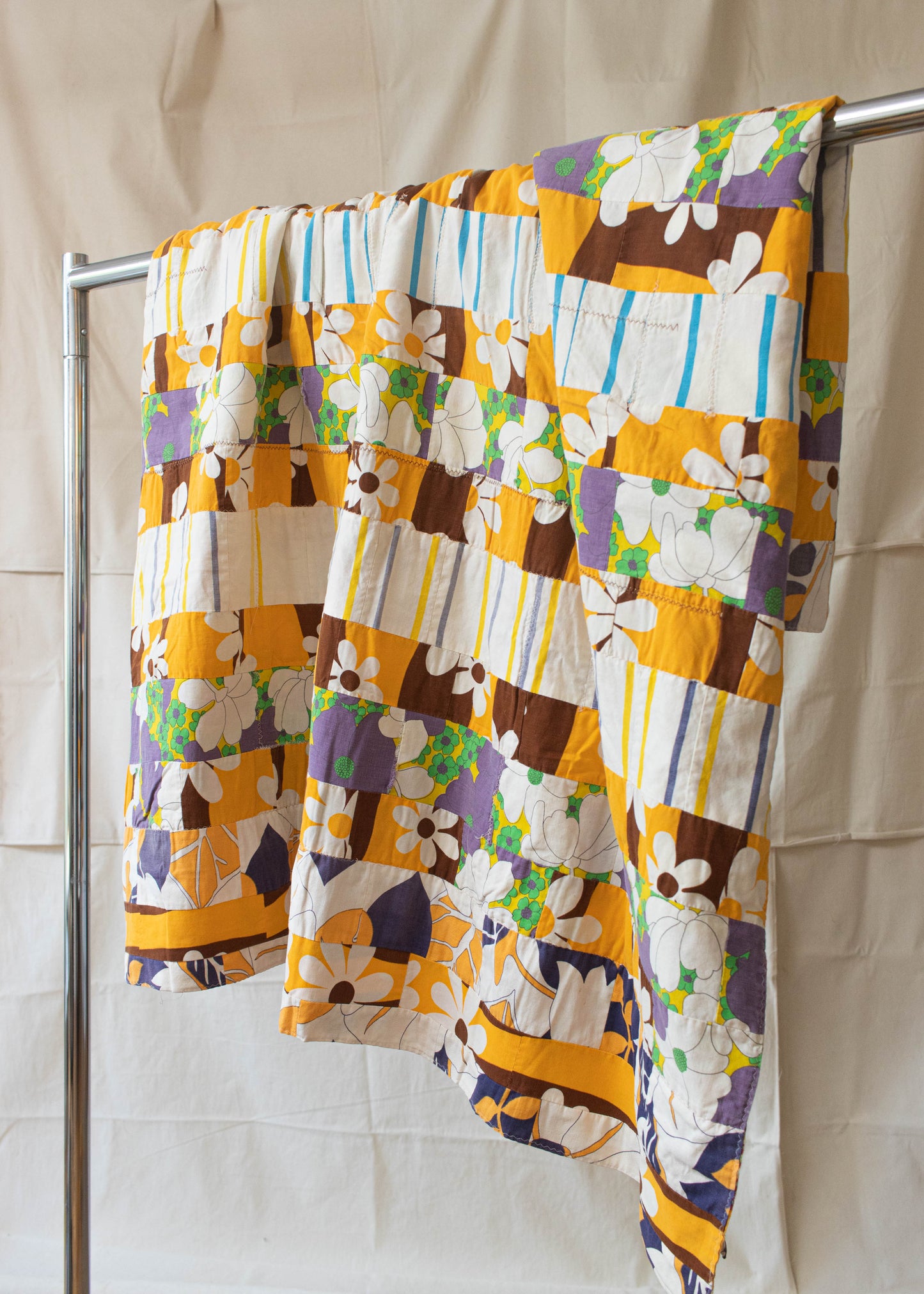 Vintage Floral Pattern Quilt Blanket Size Twin