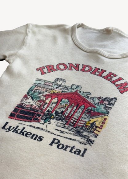 Vintage 1970s "Trondheim Lykkens Portal" T-Shirt Size 2XS/XS