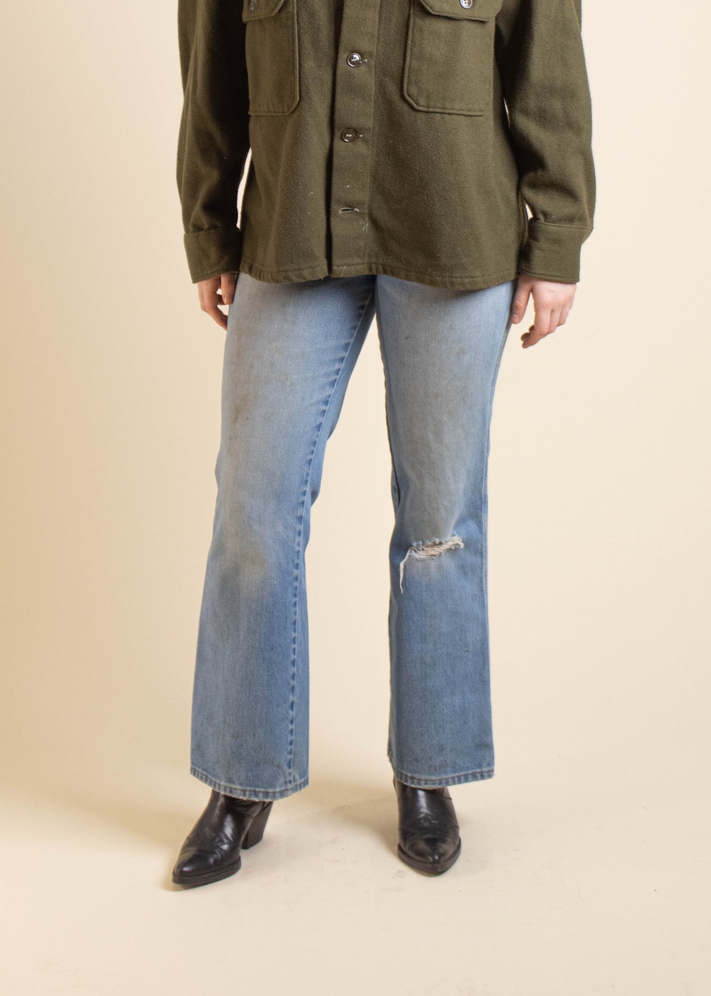 1970s Wrangler Midwash Flare Jeans Size Women's 28 Men's 31