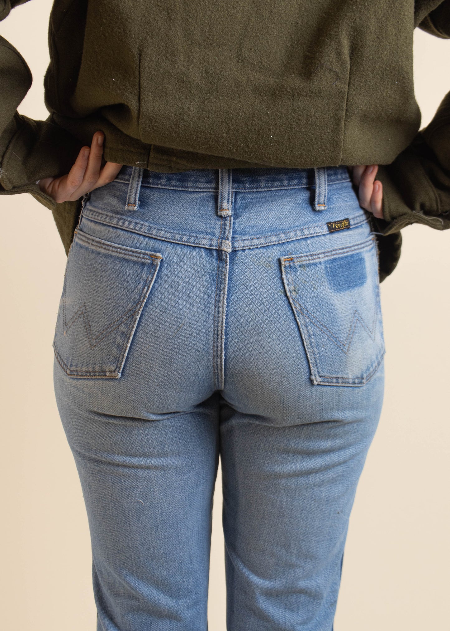1970s Wrangler Midwash Flare Jeans Size Women's 28 Men's 31