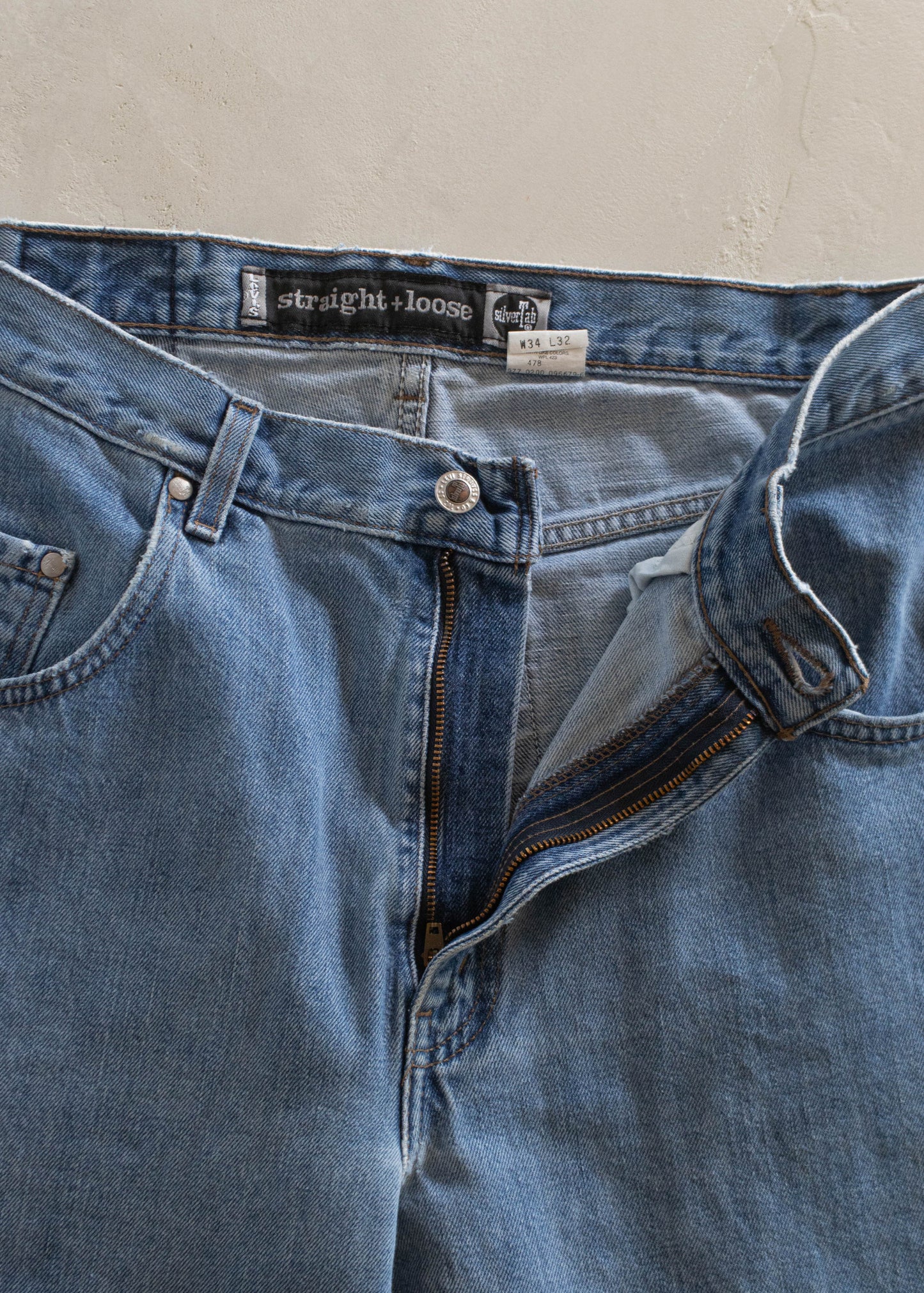 1980s Levi's Silver Tab Straight Loose Fit Lightwash Jeans Size Women's 30 Men's 32