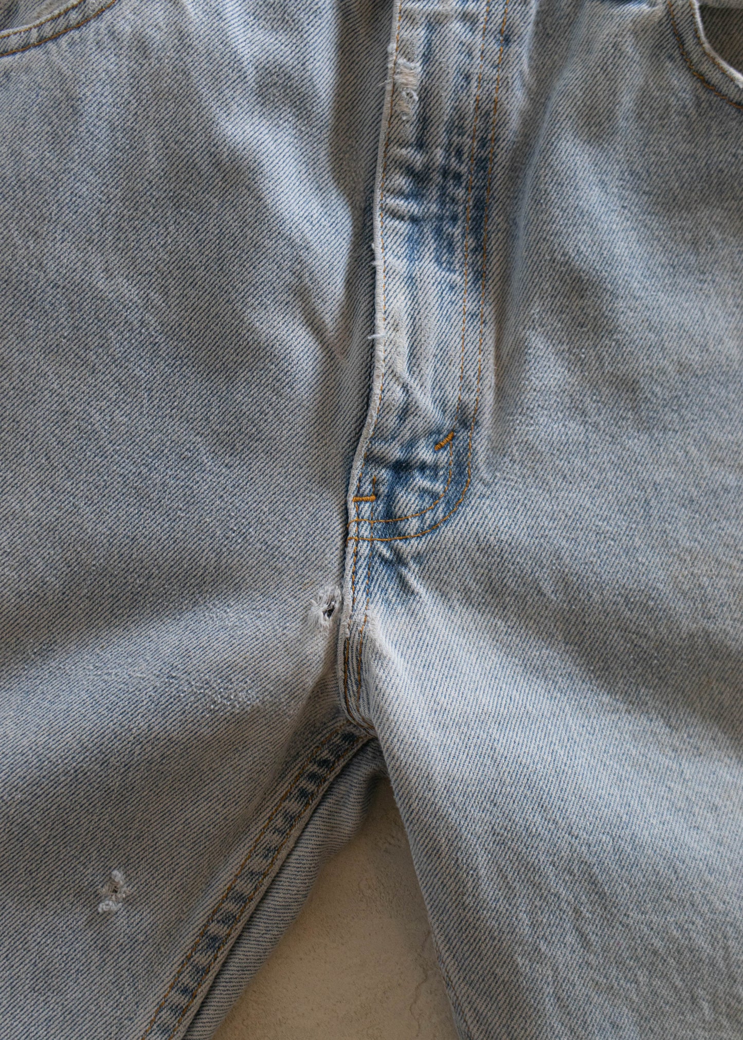 1980s Levi's 505 Lightwash Jeans Size Women's 29 Men's 32